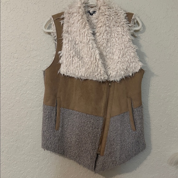 ❄️Athena Marie fur vest a - Picture 3 of 7